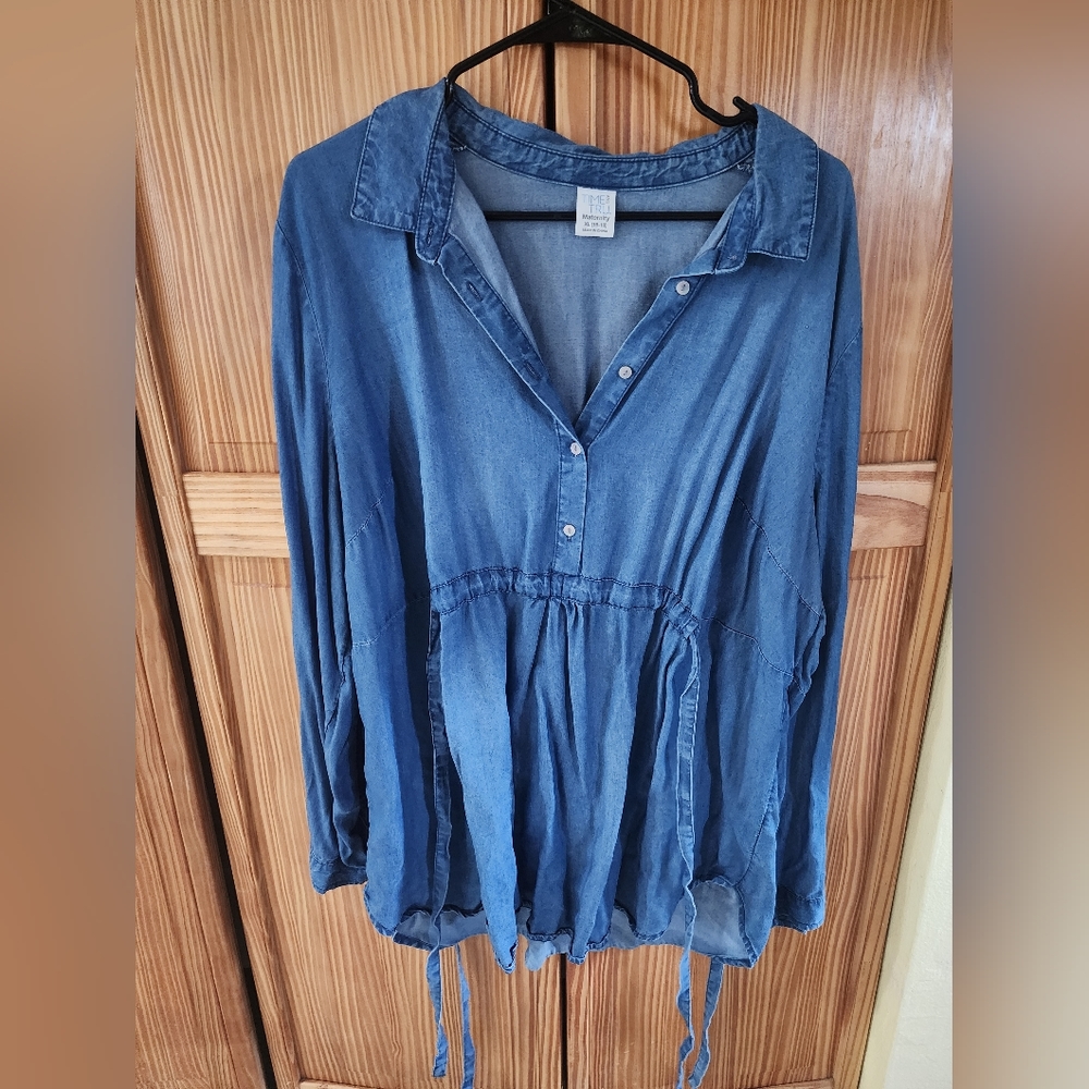 Time and Tru Maternity Top